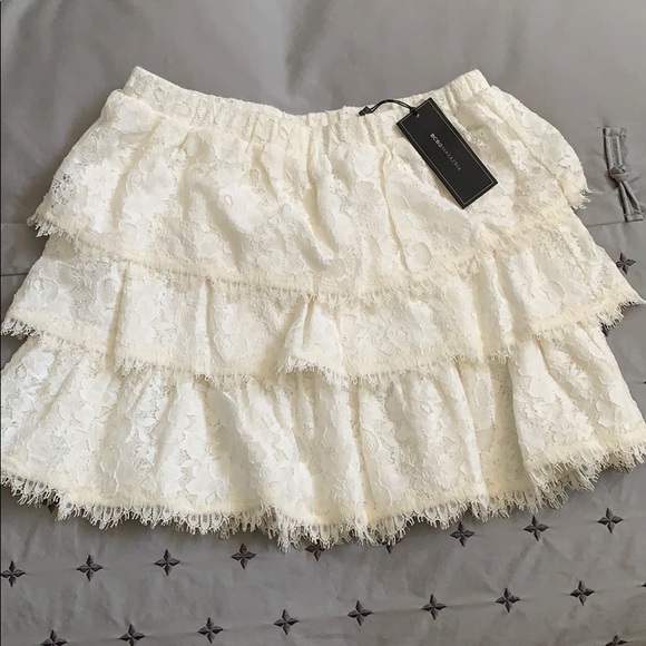 NWT BCBGMaxazria Cream Lace Tiered Skirt - Size XXS, 00 - Picture 1 of 1
